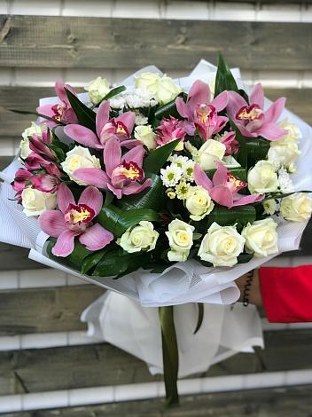 Букет цветов из: Розы и Хризантемы в Иваньково 