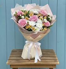 Букет цветов из:  Гвоздики, Орхидеи и Розы в Иваньково 