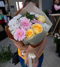 Букет цветов из:  Герберы, Розы и Хризантемы в Иваньково 