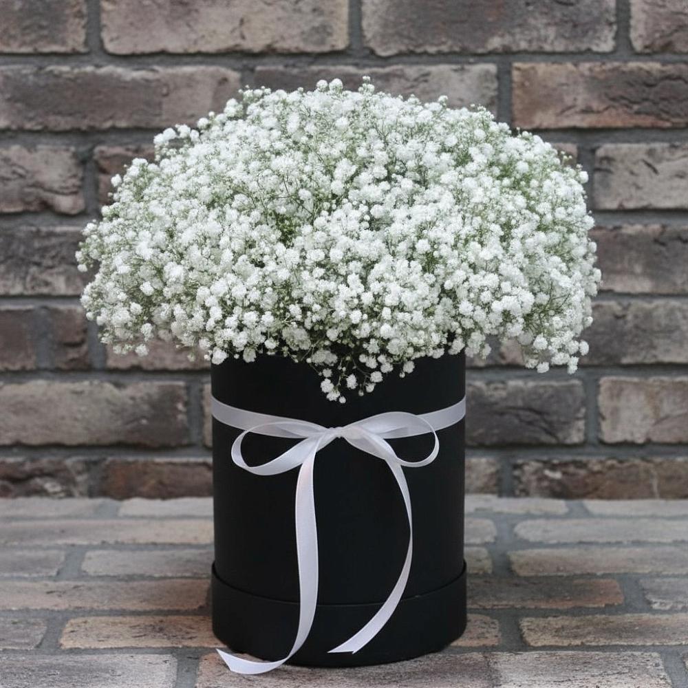 Цветочная композиция из Гипсофила в шляпной коробке в Иваньково 