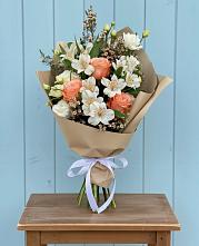 Букет цветов из:  Альстромерии, Лизиантусы, Розы и Хризантемы в Иваньково 