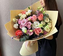 Букет цветов из:  Розы, Лизиантусы и Гвоздики #REPLACE_PRED# Иваньково 