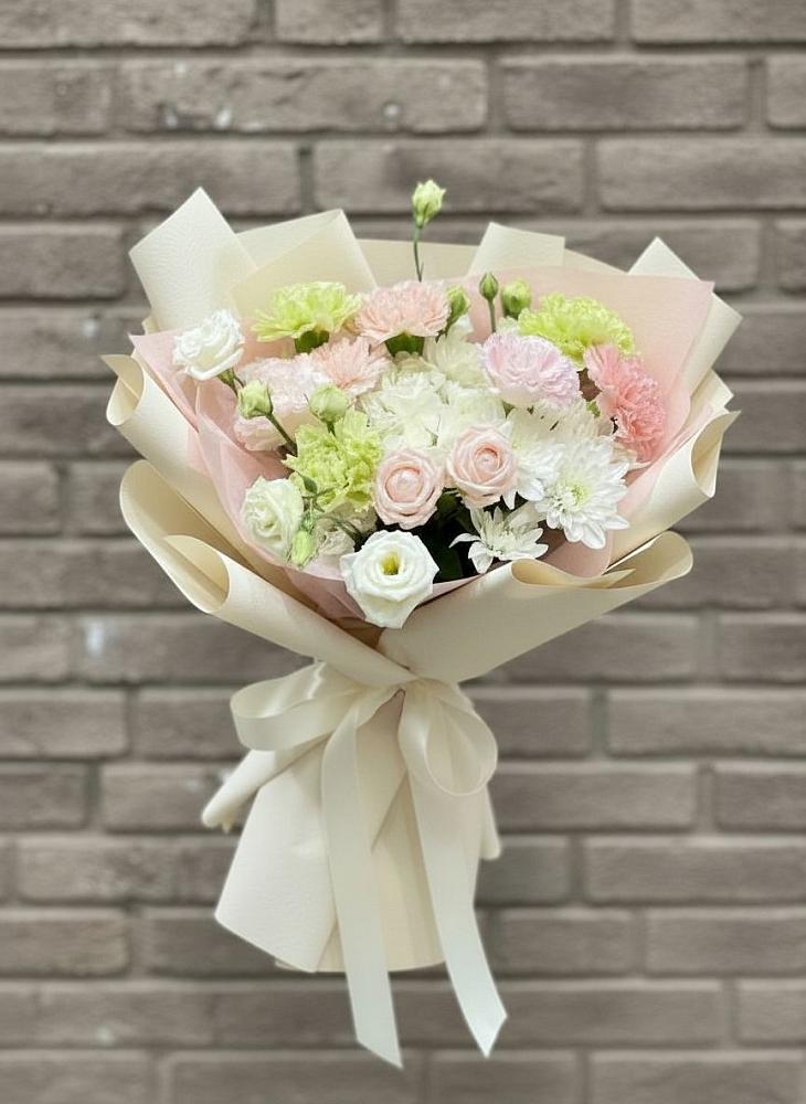Букет цветов из: Гвоздики, Розы, Лизиантусы и Хризантемы в Иваньково 