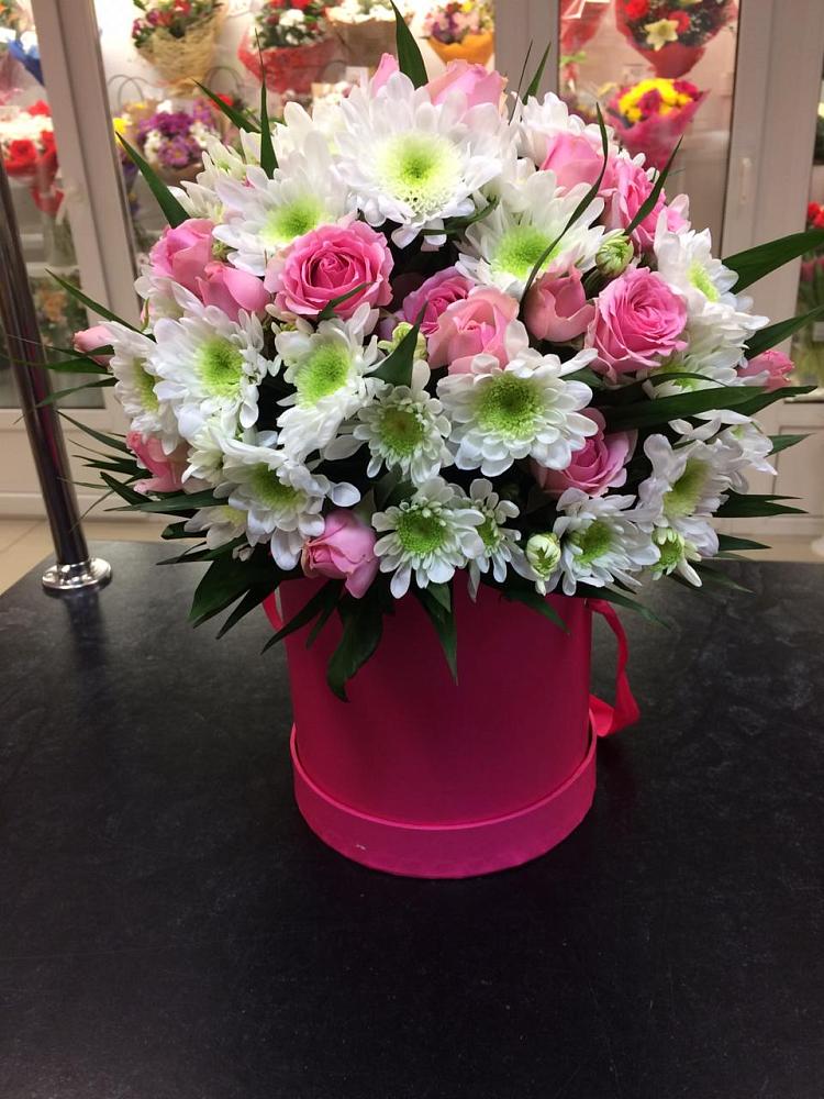 Цветочная композиция из Розы и Хризантемы в шляпной коробке в Иваньково 