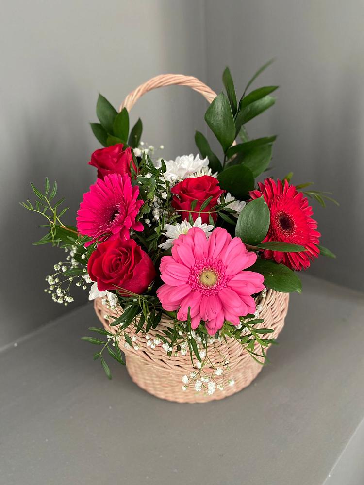Цветочная композиция из Розы, Хризантемы и Герберы в корзине в Иваньково 