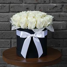 Цветочная композиция из Розы в шляпной коробке в Иваньково 