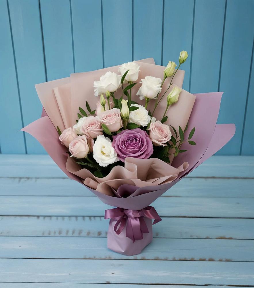 Букет цветов из: Розы и Лизиантусы в Иваньково 